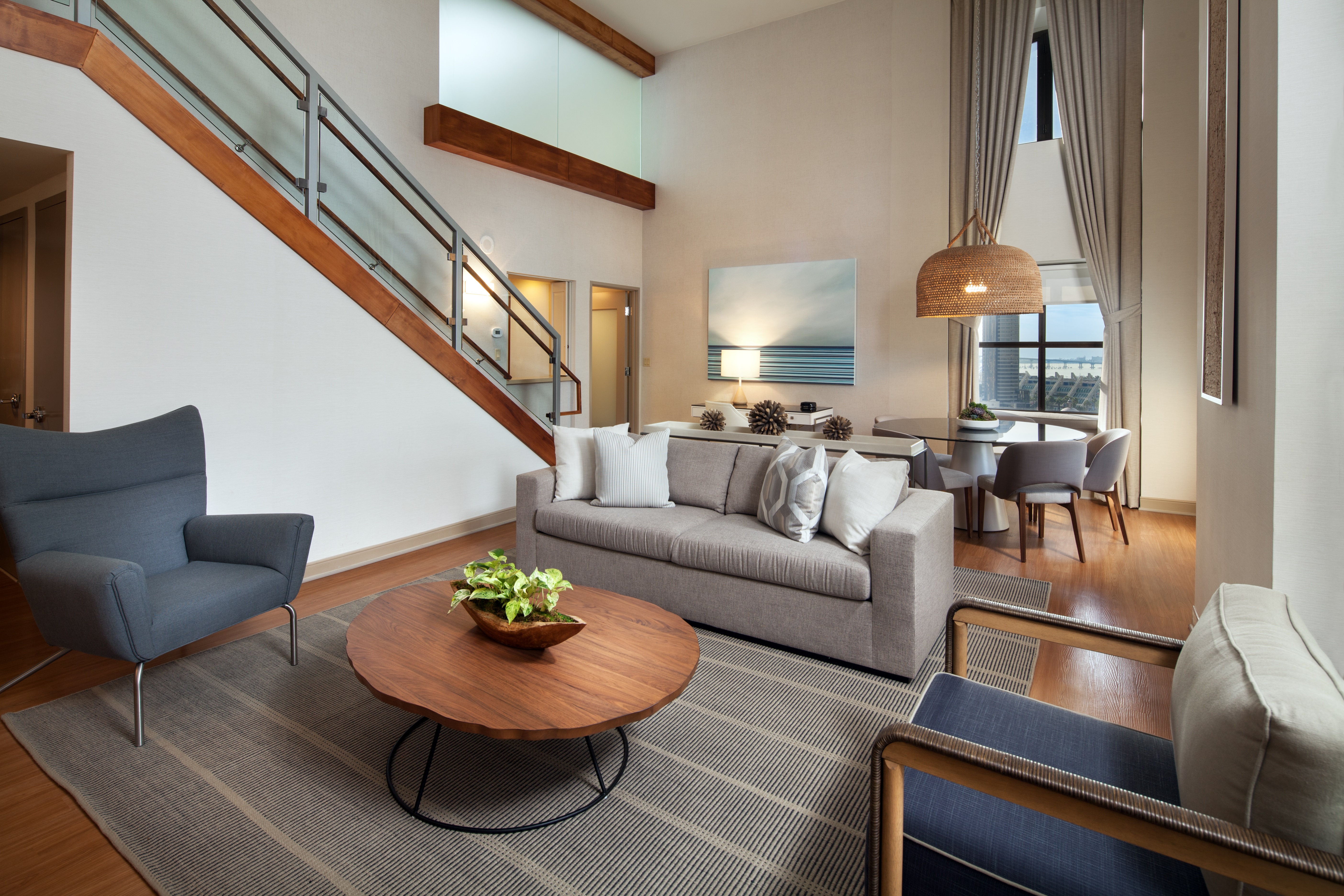 Bi-Level Suite